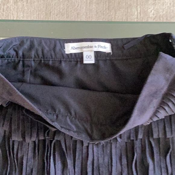 Faux suede fringed skirt - Picture 2 of 3